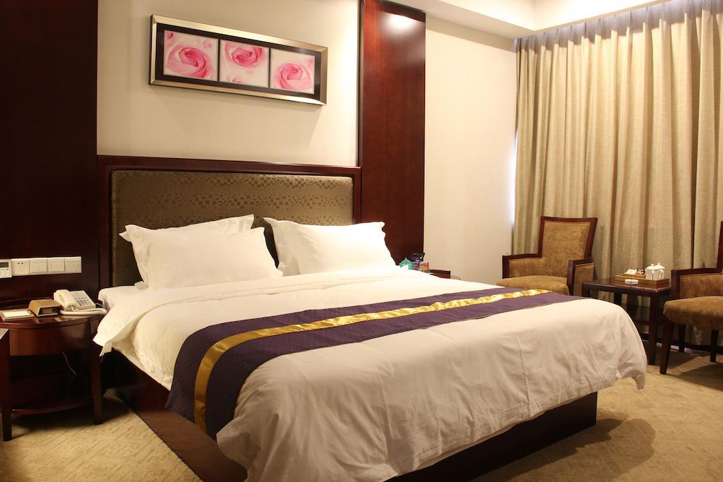 Zhuhai Platinum Holiday Hotel Стая снимка