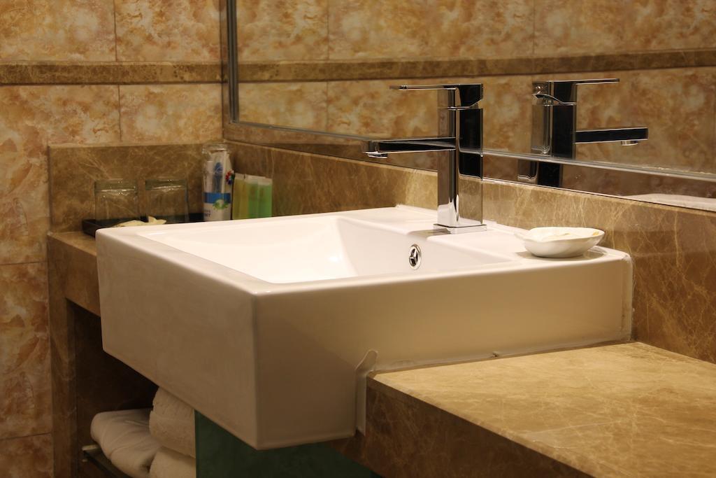 Zhuhai Platinum Holiday Hotel Стая снимка