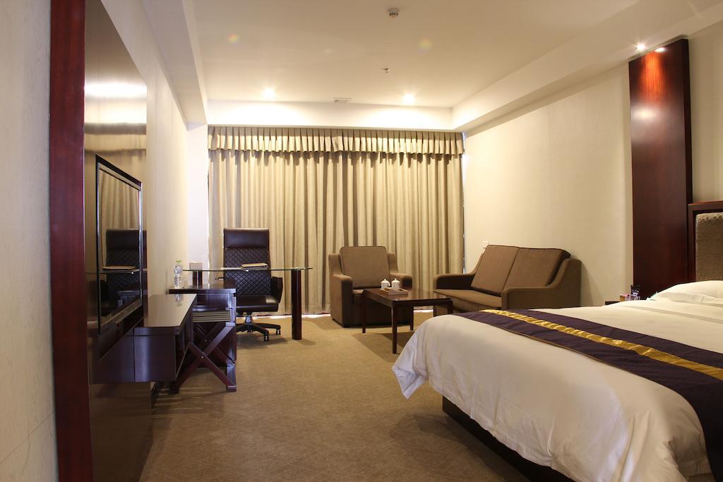 Zhuhai Platinum Holiday Hotel Стая снимка