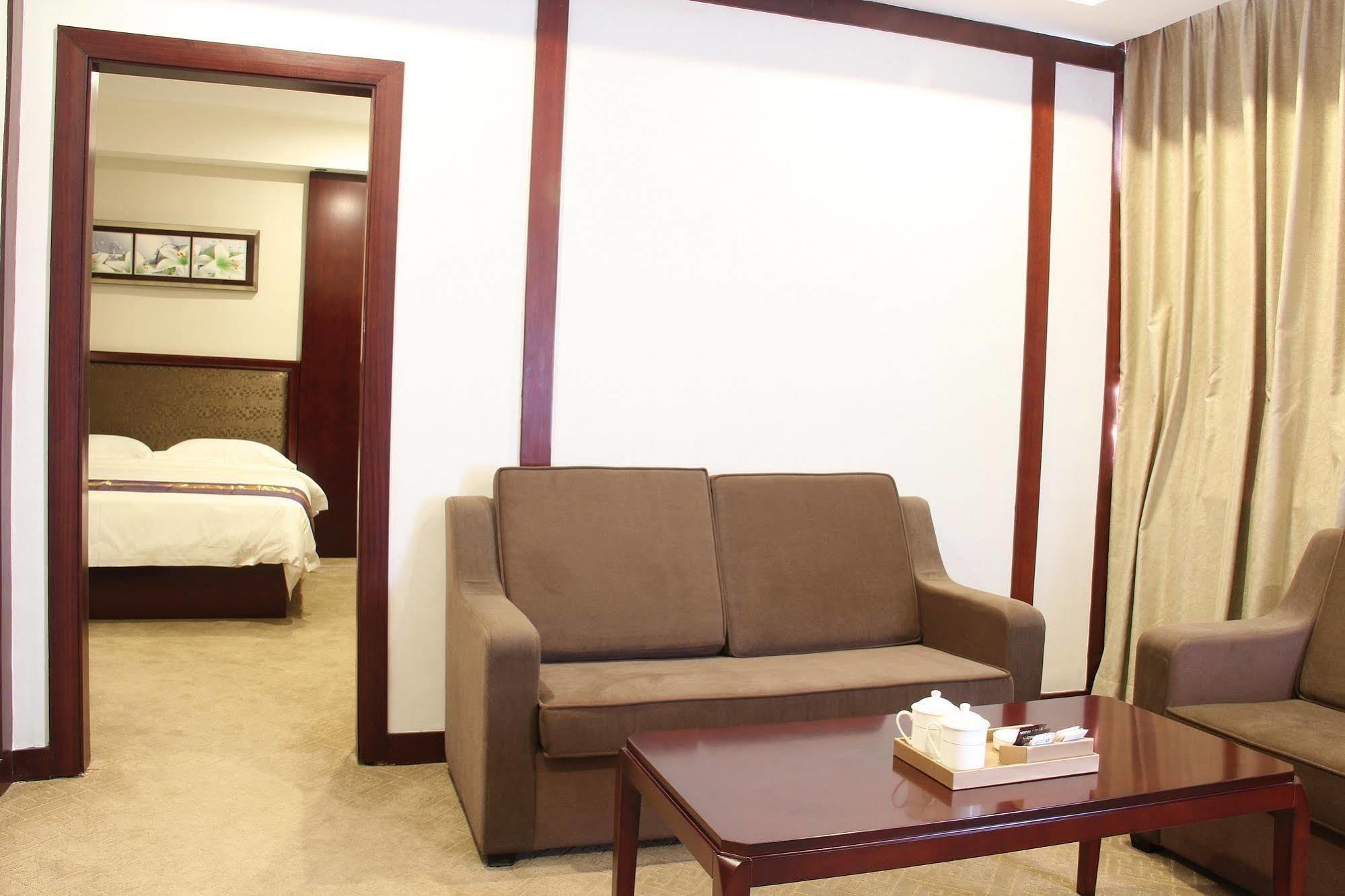 Zhuhai Platinum Holiday Hotel Екстериор снимка