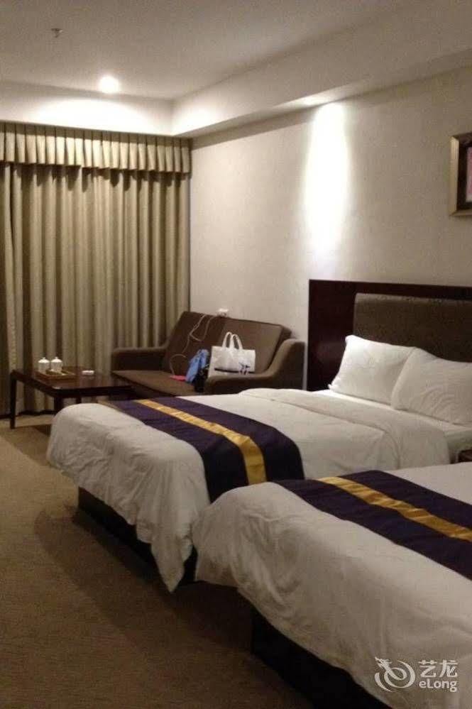 Zhuhai Platinum Holiday Hotel Екстериор снимка
