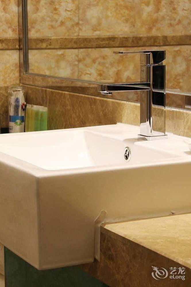 Zhuhai Platinum Holiday Hotel Екстериор снимка